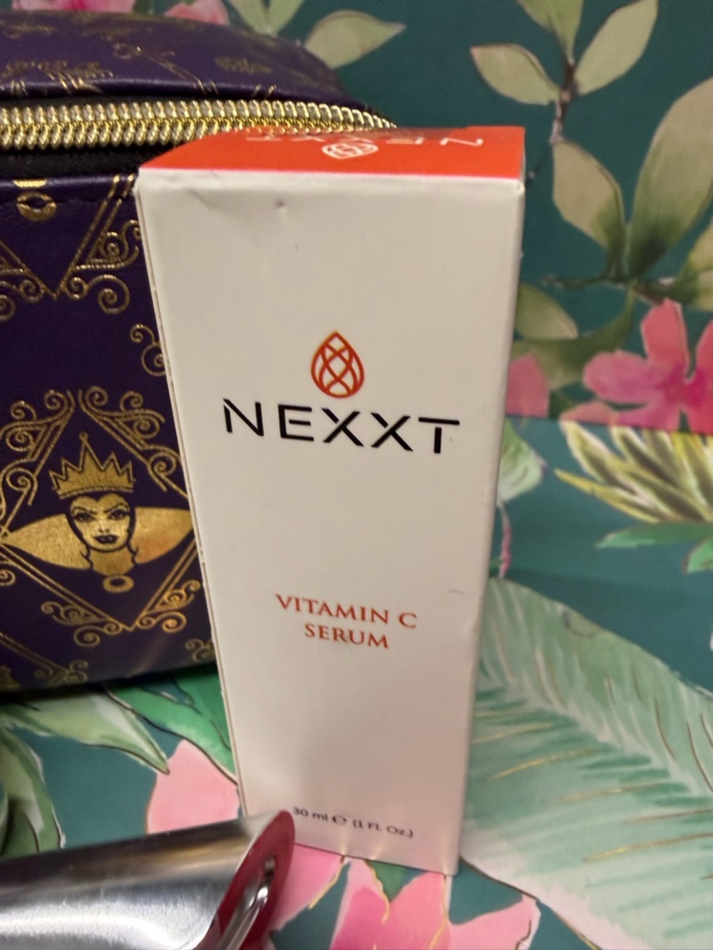 Beauty set - Disney Villains large makeup bag with 5 premium beauty items NWT - Picture 5 of 11